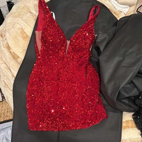 Red Sherri Hill mini dress. Size 6 - Picture 4 of 4